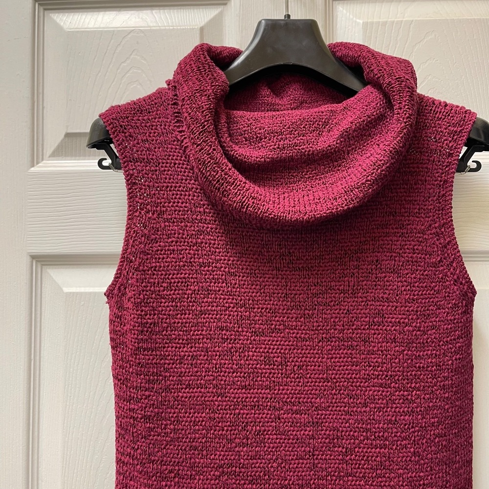 Vintage Women's‎ Burgundy Sleeveless Cowl Neck Textured Sweater (Medium)